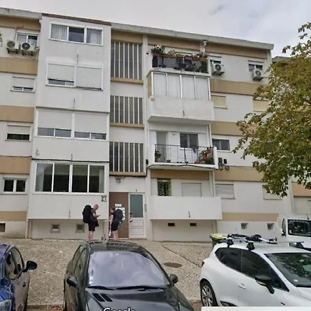 Appartamento Airport - Std 1 - Ar Condicionado - Cave 25m2 269,10ft2 - Full Equipped - Ring Bell D Lisbona