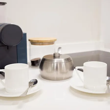 Apartment Airport - Std 1 - Ar Condicionado - Cave 25m2 269,10ft2 - Full Equipped - Ring Bell D