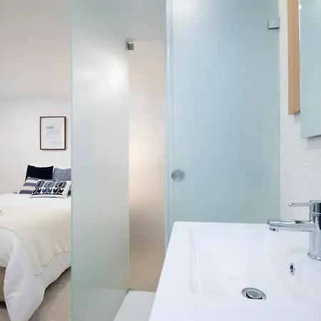 Apartment Airport - Std 1 - Ar Condicionado - Cave 25m2 269,10ft2 - Full Equipped - Ring Bell D *