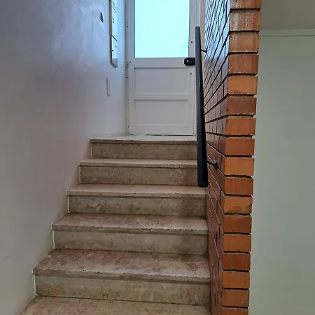 Airport - Std 1 - Ar Condicionado - Cave 25m2 269,10ft2 - Full Equipped - Ring Bell D Lisbon