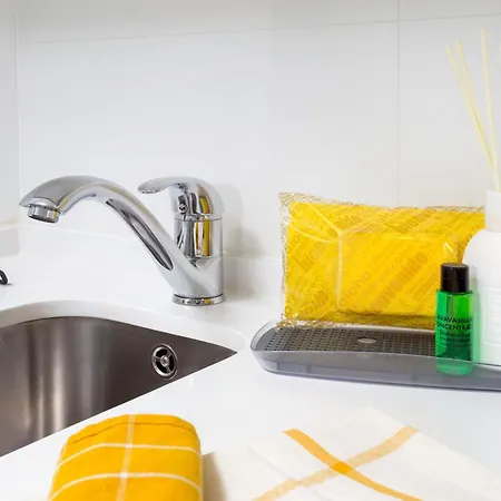 Airport - Std 1 - Ar Condicionado - Cave 25m2 269,10ft2 - Full Equipped - Ring Bell D * Lisbon